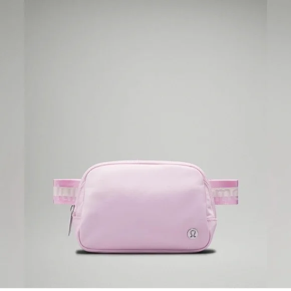 Lululemon Everywhere Belt Bag Wordmark - Picture 1 of 11